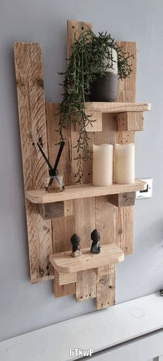 Modern coat rack in hallway Rustic Benches, Pallet Wood Shelves, Plywood Projects, Patio Sets, Flooring Inspiration, Reclaimed Pallet Wood