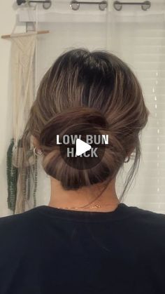 janelle  |   UGC Creator on Instagram: "i’m obsessed with this hack, it’s so easy and takes less than a minute 🤍

#haircare #haircareroutine #aestheticlifestyle #hairaesthetic #hairstyleideas #explore #explorepage #heatlesshairstyles #heatlesscurls #easyhairstyles #quickhairstyles #ugccreator #ugchair #ugcbeauty" Low Messy Bun Hairstyles, Braids Styles For Kids, Easy 5 Minute Hairstyles, Cute Low Bun, Easy Low Bun Hairstyles, Hairstyles For Short Hair Easy, Messy Bun For Short Hair, Easy Braid Styles, Easy Hair Up