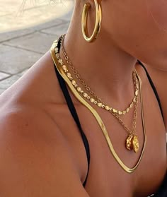 Prettiest Celebrities, Gold Girl, Nail Jewelry, Dope Jewelry, Classy Jewelry, Stacked Jewelry, Jewelry Lookbook, Gold Necklaces, Timeless Jewelry