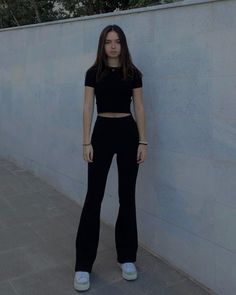 Black Flare Outfit, Outfits With Flare Pants, Flared Leggings Outfit Summer, Black Flare Pants Outfit, Outfits With Flares, Flare Outfit, Leggings Outfit Summer, Summery Outfits, Outfits Con Jeans