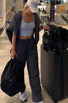 Cute Airport Outfit, Comfy Airport Outfit, Flight Outfit, Airplane Outfits, Sweatpants Outfits, Europe Outfits, Comfy Fashion