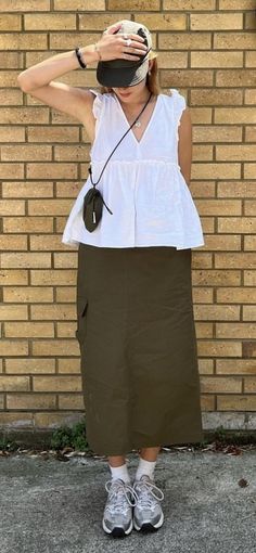 Chunky Legs Outfits, Short Slip Dress Outfit, Casual Summer Outfits Midsize, Thrifted Outfit, Spring And Summer Outfits, Skirt Fits, Spring Summer Outfits, Look Cool, Skirt Outfits