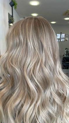 Neutral Blonde Hair With Highlights, Light Brown Root Melt, Highlights For Dark Blonde Hair Summer, Balayage On Blonde Hair Natural, Creamy Blonde Balayage On Brown Hair, Babyhighlights Balayage Blonde, Ash Blonde With Blonde Highlights, Blonde On Dark Brown Hair, Minimal Blonde Highlights