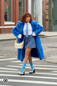 Blue coat, maximalist, school girl outfit, plaid skirt, blue tie, new york streetwear Magenta Scarf Outfit, Blue Winter Outfits For Women, Maximalist Outfits Winter, Fall Maximalist Outfit, Maximalist Fall Outfits, Winter Maximalist Outfits, Maximalist Winter Outfits, Funky Winter Outfits, Outfits Bogota