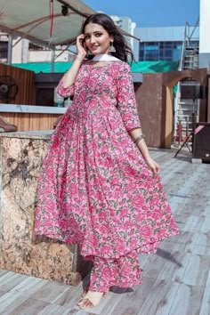 Loan Frock Design, Frock Kurta, Cotton Suit Designs, Long Kurti Designs, Casual Indian Fashion, Salwar Kamiz, Paper Dress, Pakistani Dresses Casual, Cotton Kurti Designs