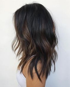 Partial Balayage, Highlights For Dark Brown Hair, Rambut Brunette, Red Highlights, Brown Hair Balayage, Black Makeup, Brown Highlights, Gisele Bundchen