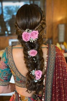 Chotla Hairstyles Wedding, Floral Hairstyles, Floral Hairstyle, Reception Hairstyle, Engagement Hairstyle, Hair Gajra, Messy Braided Hairstyles, Reception Hairstyles, Lehenga Hairstyles