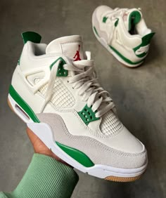 Jordan Retro 4, Trendy Shoes Sneakers, Nike Fashion Shoes, Preppy Shoes, Pretty Shoes Sneakers, Jordan 4s, Jordan Shoes Retro, All Nike Shoes, Shoes Outfit Fashion