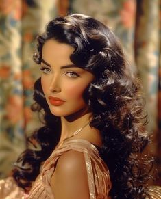 Classic Hollywood Makeup Glamour, Vintage Hollywood Hairstyles, Soft Dramatic Hairstyles, Long Vintage Hair, Old Hollywood Glamour Black Women, Vintage Glamour Photoshoot, Vintage Glamour Aesthetic, Aristocratic Beauty, Vintage Curly Hair