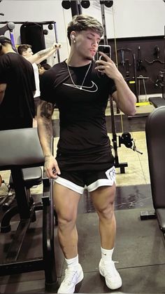 Mens Gym Outfits Style, Gym Outfit Men Style, Men Gym Outfit, Mens Gym Outfits, Killer Leg Workouts, Knee High Sneakers, Leg Workout At Home, Gymwear Outfits, Gym Boy