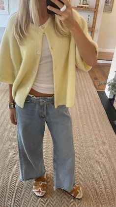 cardigan outfit inpo winter layering outfit ideas for cold chilly weather Looks Jeans, Friday Outfit, Skandinavian Fashion, Scandinavian Fashion, Yellow Cardigan, Cardigan Outfits, Summer 24, Outfit Look