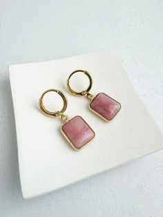 Elevate your style with these stunning Pink Opal Huggie Earrings in gold. Perfectly blending elegance and charm, these earrings feature natural pink opals set in a sleek gold frame, making them a versatile addition to any outfit. Whether you’re heading to a special event or adding a touch of luxury to your everyday look, these huggie earrings are sure to impress. Tap to add a hint of rosy sophistication to your jewelry collection! Fun Vibes, Long Statement Earrings, Frame Making, Turquoise Boho, Chain Extenders, Earrings In Gold, Huggie Earrings, Gold Drop Earrings, Pink Opal