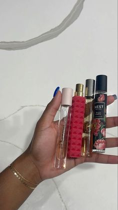 Expensive Perfume, Perfume Organization, Fragrances Perfume Woman, Perfume Collection Fragrance, Simple Skincare Routine, Bath And Body Works Perfume, Girly Phone Cases