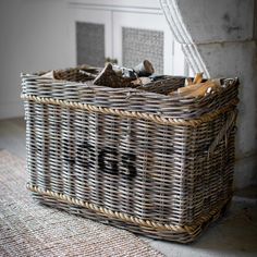 a wicker basket sitting on top of a rug next to a wall with the word go written on it