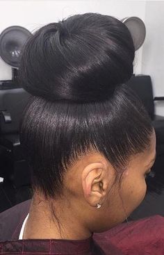 Hair Bun Elegant, Bun Elegant, Elegant Top Knot, Black Hair Bun, Black Hairstyles With Weave, Pelo Afro, Hair Ponytail Styles