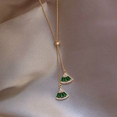 Emerald Green Necklace, Geometric Pendant Necklace, Fan Necklace, Triangle Necklace, Gold Necklace Designs, Geometric Necklace, Jewelry Design Necklace, Girly Jewelry, Gold Jewellery Design