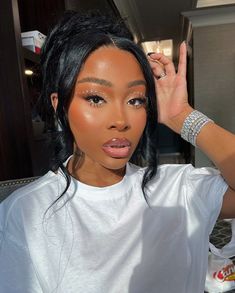 Makeup Idea Black Women, Kevin Luong Makeup, Glam Looks Make Up, Makeup Ideas Dark Skin, Birthday Looks Black Women, Makeup Black Skin, Makeup Looks Black Women, Brown Girl Makeup, Makeup Dark Skin