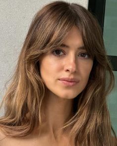 Daisy Edgar-Jones's "Boho Fringe" Just Became Summer's Biggest Hair Trend Layer Haircut For Medium Hair With Curtain Bangs, Alexa Chung Curtain Bangs, Mandy Moore Curtain Bangs, 90s Fall Hair, Celebrities With Curtain Bangs, Kaia Gerber Bangs, Low Curtain Bangs, Curtain Bangs Light Brown Hair, Shoulder Length Brown Hair With Layers