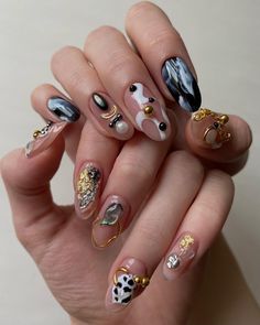 Maquillage Yeux Cut Crease, Nail Design Glitter, Fancy Nail Art, Retro Nails, Soft Nails, Nail Swag, Weird Stuff, Minimalist Nails, Fire Nails