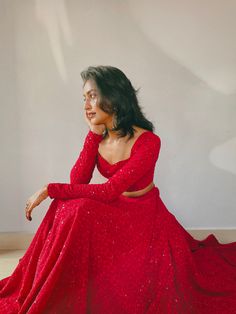 Poses In Traditional Gown, Gown Photoshoot Poses At Home, Lehenga Aesthetic Photoshoot, Lehnga Poses At Home, Lehanga Poses For Photoshoot, Pooja Outfit Indian Simple, Photo Poses With Lehenga, Poses In Lehngas, Lehenga Photoshoot Poses At Home