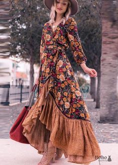 Try this boho maxi dress that comes with a nice floor length with long sleeves and gorgeous floral prints! Size chart: Want to see more boho styles? Explore our full selection of Boho Dresses! Stile Boho Chic, Boho Mode, Floral Silhouette, Dress Sleeve Styles, Ruffles Fashion, Printed Long Dresses, Vintage Material, Vestidos Vintage, Vintage Maxi Dress