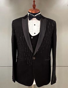 Black party wear suit set of 5 pieces includes jacket with work as shown in image , a vest /waistcoat , pant, bow tie and a white plain shirt (shirt not as shown)  to catch the eyeballs in event.  *𝐓𝐞𝐱𝐭 𝐦𝐞 𝐢𝐧 𝐭𝐡𝐞 𝐦𝐞𝐬𝐬𝐚𝐠𝐞 𝐬𝐞𝐜𝐭𝐢𝐨𝐧 𝐟𝐨𝐫 𝐚𝐧𝐲 𝐪𝐮𝐞𝐫𝐲.  * Connect me if your chest is above 44 inches  * ■𝙁𝙖𝙗𝙧𝙞𝙘 :- premium terry rayon   📌𝙉𝙊𝙏𝙀:- ---------------  𝙋𝙊𝙎𝙎𝙄𝘽𝙄𝙇𝙄𝙏𝙔 𝙊𝙁 𝙇𝙄𝙏𝙏𝙇𝙀 𝘿𝙀𝙑𝙄𝘼𝙏𝙄𝙊𝙉 𝙄𝙉 𝘾𝙊𝙇𝙊𝙍 𝘿𝙐𝙀 𝙏𝙊 𝘿𝙄𝙁𝙁𝙀𝙍? Black Long Sleeve Blazer For Ceremony, Black Long Sleeve Ceremony Blazer, Black Tuxedo Suit For Ceremony, Black Tuxedo For Ceremonies, Luxury Black Suit For Ceremony, Elegant Winter Three-piece Suit For Groom, Party Wear Long Sleeve Suits, Black Tuxedo In Suiting Fabric For Party, Black Tuxedo Set For Winter