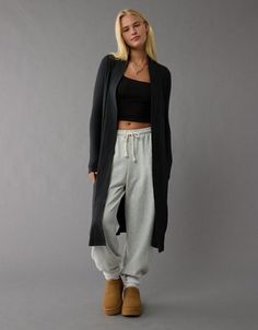 A dramatic take on your go-to cardigan. Duster Cardigan Outfit, Cardigan Outfit, Adam Sandler, Duster Cardigan, Cardigan Outfits, T Shirt Oversized, Classic Outfits, Oversized Tshirt, Front Open