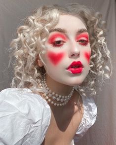 White Face Makeup Looks, Black White And Red Clown Makeup, Magician Makeup, Clown Tutorial, Chapel Roan, Halloweenský Makeup, Funky Makeup, The White Queen, Concert Makeup