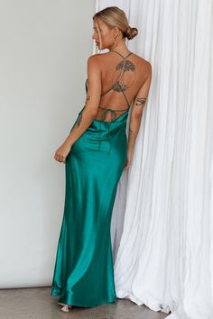 Silk Emerald Green Dress, Cutout Prom Dress, Selfie Leslie, Strappy Maxi Dress, Yellow Bridesmaids, Red Bridesmaids, Blue Bridesmaids, Simple Chic, Black Tie Event