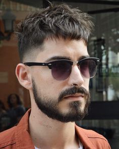 Updated on 13 December 2017 For most men short haircuts and short hairstyles are the go-to look. Why? Because short hair is super easy to manage. Simply towel dry, use a small amount of hair product, work the hair Mens Messy Hairstyles, New Men Hairstyles, Man Cut, Easy Mens Hairstyles, Crop Haircut, 13 December, Mens Toupee, Men's Short Hair, Short Beard