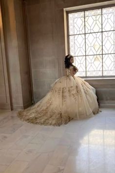 Champagne Quince Dresses, Gold Quince Dress, Rose Gold Quinceanera Dresses, Quinceñera Ideas, Quince Dresses Champagne, Quince Stuff