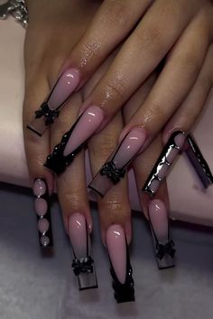 Nail Art Designs Coquette, Black Cute Acrylic Nails, Nails Acrylic Design 2024, Black And White Acyrilics Nails, Black Nail Acrylic Designs, Emo Coquette Nails, Nail Designs 2024 Summer, Nail Inspiration Black Women, Acrylic Black Nails Designs