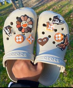 Brown charms Brown Shoe Charms, Crocs Jibbitz Bee, Crocs Bad Bunny Charms, Crocs Fashion Outfit, Crocs Aesthetic, Butterfly Shoe, Crocs With Charms, Bedazzled Shoes, White Crocs