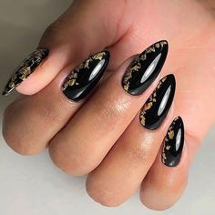 Prom Nails Black And Gold, Fourth Wing Nails, Black And Gold Nails Ideas, Black Nails Gold, Black And Gold Nail Designs, Almond Acrylic Nail, Almond Acrylic Nails Designs, Gold Gel Nails, Black Almond Nails