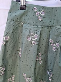 Sweet green and purple floral mini skirt. Please note- measurements are taken from the actual garment and are approximates. Size 8 Measurements- Waist (front) 39cm Length (top of w/b to hem) 47cm Brand- Princess Highway Condition- This item is 2nd hand but in excellent condition. Thanks so much for stopping by! Please feel free to message me for any information or questions. Cotton A-line Skirt With Floral Print, Green Skirt With Pleated Hem For Spring, Spring Floral Print Full Pleated Skirt, Green Pleated Hem Summer Skirt, Green Summer Skirt With Pleated Hem, Summer Green Pleated Skirt, Green Pleated Hem Skirt For Summer, Spring Cotton Mini Skirt With Pleated Hem, Cotton Floral Print Full Skirt