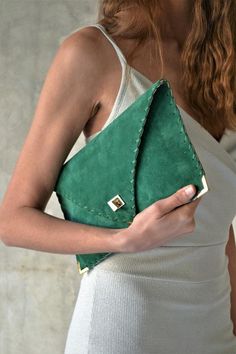 The perfect bag for all day needs, evening entertainment and going to a party.This adorable bag is handmade out of a beautiful high quality, emerald green suede Italian leather.It is hand stitched with green waxed thread. The color of the waxed thread can change upon request.The interior is fully lined with beige leatherette.The clutch closes with a metal twisted clasp and has metal endings, available in silver and gold color. The pictures show the clutch with gold metal hardware.Dimensions: Hei Luxury Green Clutch With Detachable Strap, Soft Leather Rectangular Clutch For Party, Green Leather Rectangular Clutch, Green Rectangular Leather Clutch, Green Leather Clutch For Evening, Green Leather Evening Clutch, Chic Green Leather Clutch, Chic Green Pouch Evening Bag, Chic Green Envelope Bag