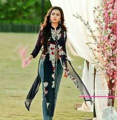 Stylish Indian Outfits, Girls Jeans Fashion, 50 Blouse Designs, Beautiful Kurti, Kurtis Design, Kalamkari Dresses, Tejaswi Prakash, Indian Outfits Lehenga, Backless Blouse Designs