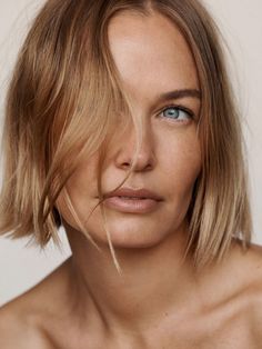 Lara Worthington, Kort Bob, About Skincare, Mom Of Three, Crop Hair, Simple Skincare Routine, Three Boys, Copper Hair, Wellness Routine