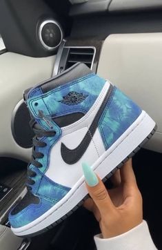 Sepatu Air Jordan, Toddler Sneakers Girl, Jordan Sneaker, Trendy Shoes Sneakers, White Nike Shoes, Nike Shoes Girls, Nike Fashion Shoes, Jordan Shoes Girls