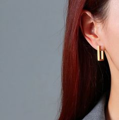 Flawlessly sleek earrings with an out-of-the-box style. .: vintage vibe.: rectangle style.: gold plated stainless steel Geometric Silver Jewellery, Square Hoop Earrings, Geometric Hoop Earrings, Free Earrings, Geometric Jewelry, 925 Silver Earrings, Chic Jewelry, Geometric Earrings, Ear Jewelry