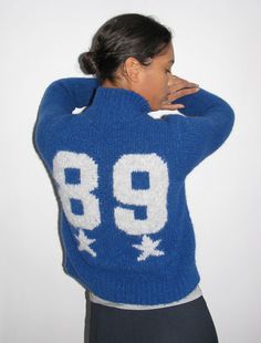 Soft knitted cardigan with '89' intarsia on the back and two front pockets Crochet Letters, Soft Knit Cardigan, Paloma Wool, Zippered Cardigan, Cardigan Sweater Jacket, Thanksgiving Outfit, Women Sleeve, Cardigan Sweaters For Women, Red Wool