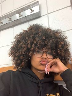 @swaybreezy ☁️🧸 Natural 4c Afro Hairstyles, Cabello Afro Natural, 4c Natural, Dyed Natural Hair, Pelo Afro, Curly Hair Wig, Short Curly Hair, Hair Journey, Afro Hairstyles