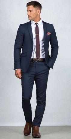 Terno azul: 21 ideias para usar o seu (com fotos) Blue Suit And Tie, Dandy Look, Men Suits Blue, Terno Slim Fit, Terno Slim, A Man In A Suit, Man In A Suit, Blue Suit Men, Designer Suits For Men