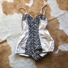 Vintage 40s 50s Swimsuit Xs-S Stunning Bombshell B&W , The White Is An Ivory Off White With Lovely Embroidery. Suit Is A Cotton Blend And Fully Lined. 50s Swimsuit, Embroidery Suit, Vintage Swim, Vintage 40s, Womens Swim, Vintage Black, The White, Vintage Ladies, Cotton Blend