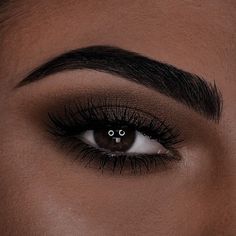 Black Dress Makeup Inspiration, Mib Makeup Look, Make Up Nero, Dark Femine Makeup Aesthetic, Mafia Wife Makeup, Makeup On Black Dress, Dark Prom Makeup, Mafia Makeup Look, Formal Makeup For Brown Eyes