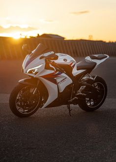 a white motorcycle parked on top of a parking lot