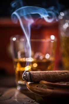 Whiskey And Cigars, Cigars And Women, Whiskey Gifts, Cuban Cigars, Cigars And Whiskey, Jack Daniels, Natural Food, Cigars, Product Photography