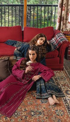 Hoorain Shaikh Iqra Aziz, Handmade Hair Accessories, Stylish Dress Book, Pakistani Actress, Desi Fashion, Blonde Beauty