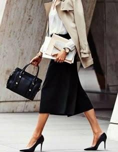 Women Lawyer, Corporate Women, Lawyer Fashion, Lawyer Outfit, Work Uniform, Future Lifestyle, Work Style, Work Environment