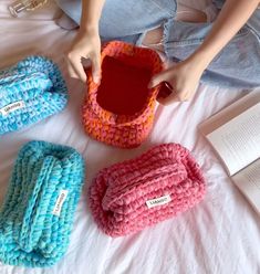 100 Crochet Stitches, Crochet Bouquet, Crochet Pouch, Crochet Square Patterns, Diy Crochet Projects, Diy Clay Crafts, Crochet Basket, Crochet Basics, Crochet Handbags